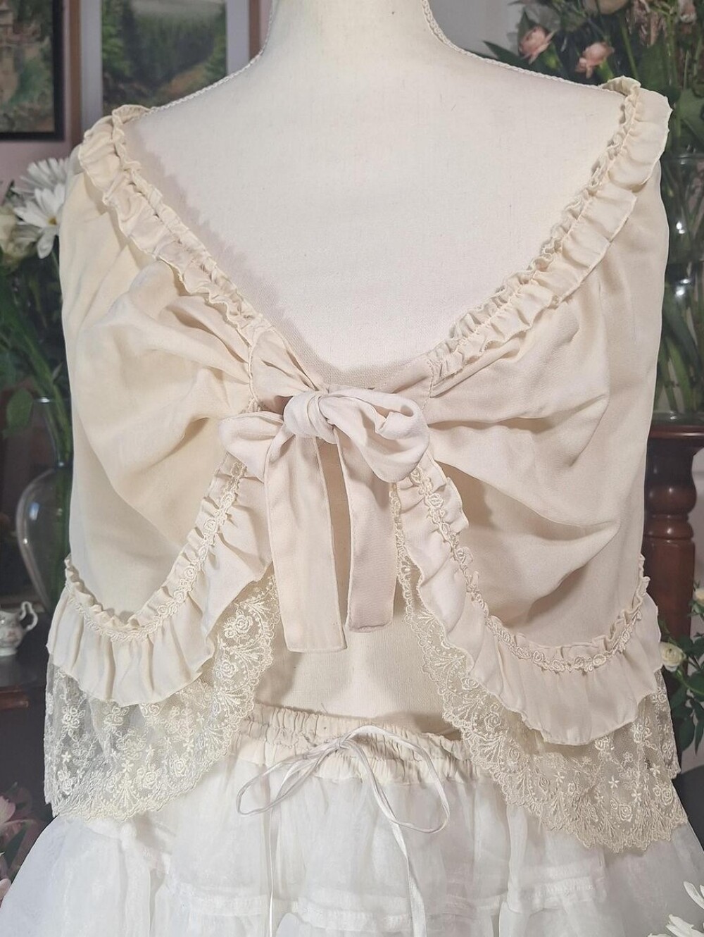 🤍 Innocent World Ivory Ruffle Lace Capelet 🎀✨